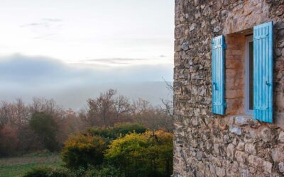 Transformation d&rsquo;un ancien bâtiment agricole en maison d&rsquo;habitation : guide des démarches juridiques