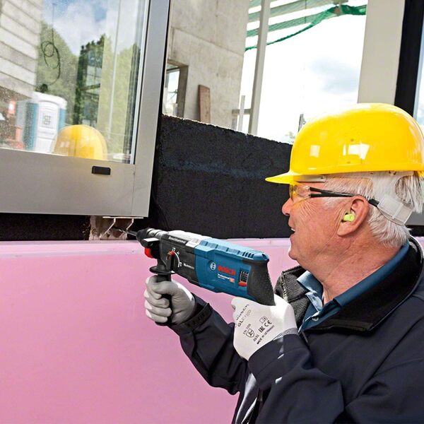 Bosch Professional perforateur GBH 2-28 F (880 W, Ø de perçage maxi dans le béton : 28 mm, avec set de perçage/burinage 6 pièces, SDS plus, dans L-Case) - Set exclusif Amazon