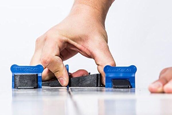 Kit nivellement carrelage 1mm 1000 clips (bases) + 250 coins (cales) + 1 pince métallique Raimondi. Perfect Level Pro, croisillon autonivelant professionnel