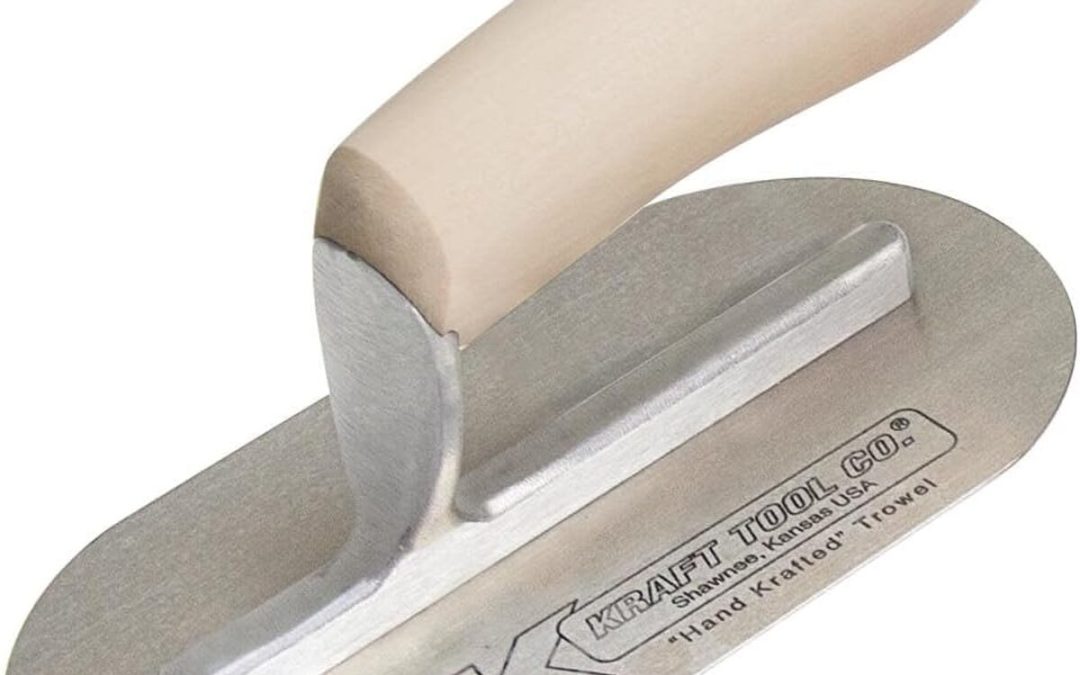 Test de la mini truelle Kraft Cf724 : poignée en bois droite