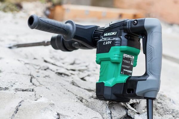 HiKOKI Marteau de Démolition SDS-Max - 950 W, 6.8 J Énergie de Frappe, 12 Positions de Burin - Poignée Anti-Vibrations, Démarrage Progressif, ergonomique, haute Performance pour Béton, Acier & Bois