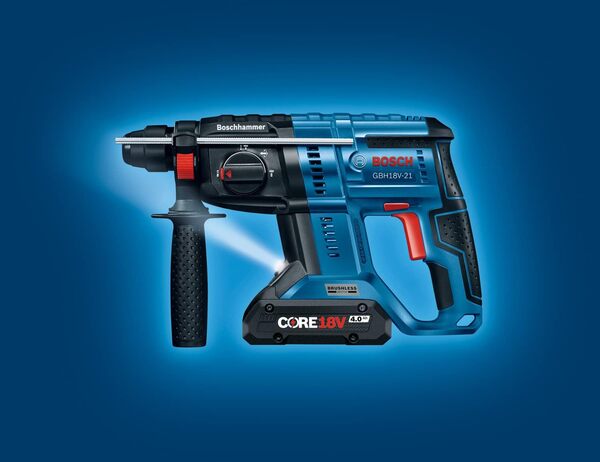 Bosch Professional 18V System perforateur sans-fil GBH 18V-21 (force de frappe maxi 2 J, avec 2 batteries GBA 18V 5.0Ah, chargeur GAL 18V-40, set de 5 burins, dans un coffret) - set exclusive Amazon