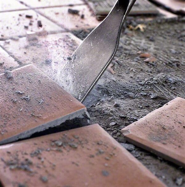 Bosch Professional marteau-piqueur GSH 3 E (avec burin carrelages, burin pointu, poignée auxiliaire, coffret de transport)