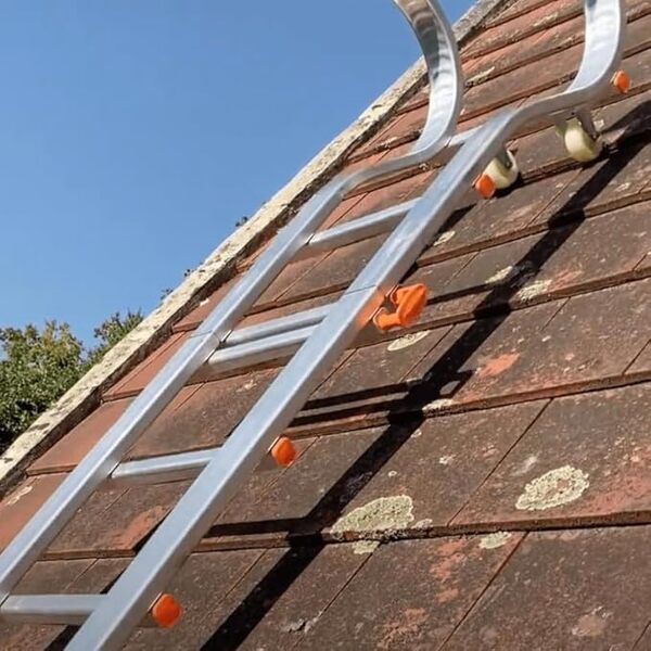 Echelle de Toit Facile à Installer, légère et résistante - Lot 2 Rallonges + 1 Crochet - 5,90 m de Haut - Aluminium - Sécurité et Stabilité pour Travaux en Hauteur