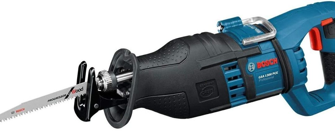 Test : scie sabre Bosch GSA 1300 PCE, puissance et précision