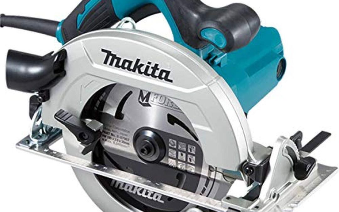 Test de la scie circulaire Makita HS7611J