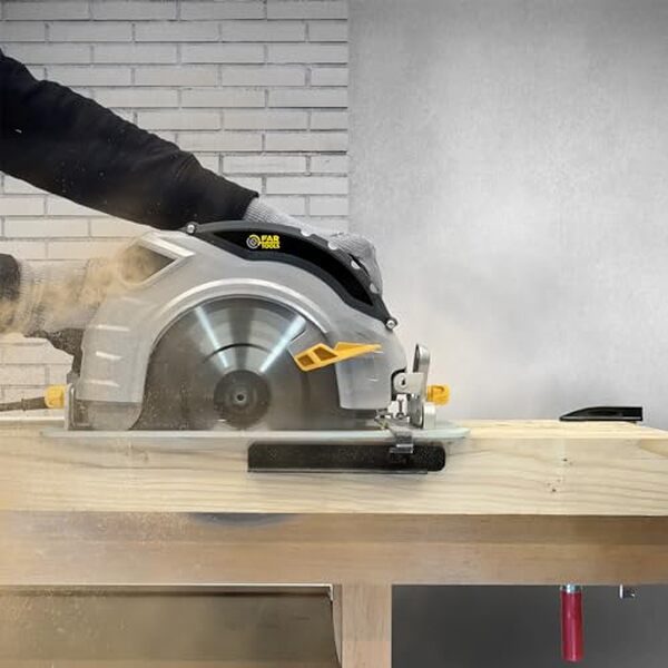 Découvrez notre test complet de la scie circulaire Fartools CS 235, un outil 2000W idéal pour vos travaux de coupe. Évaluez ses performances, avantages et polyvalence pour un bricolage efficace.