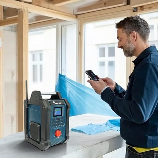 Découvrez notre guide complet sur la radio de chantier robuste avec dab+ et bluetooth. Profitez de fonctionnalités avancées pour un son de qualité sur tous vos chantiers.