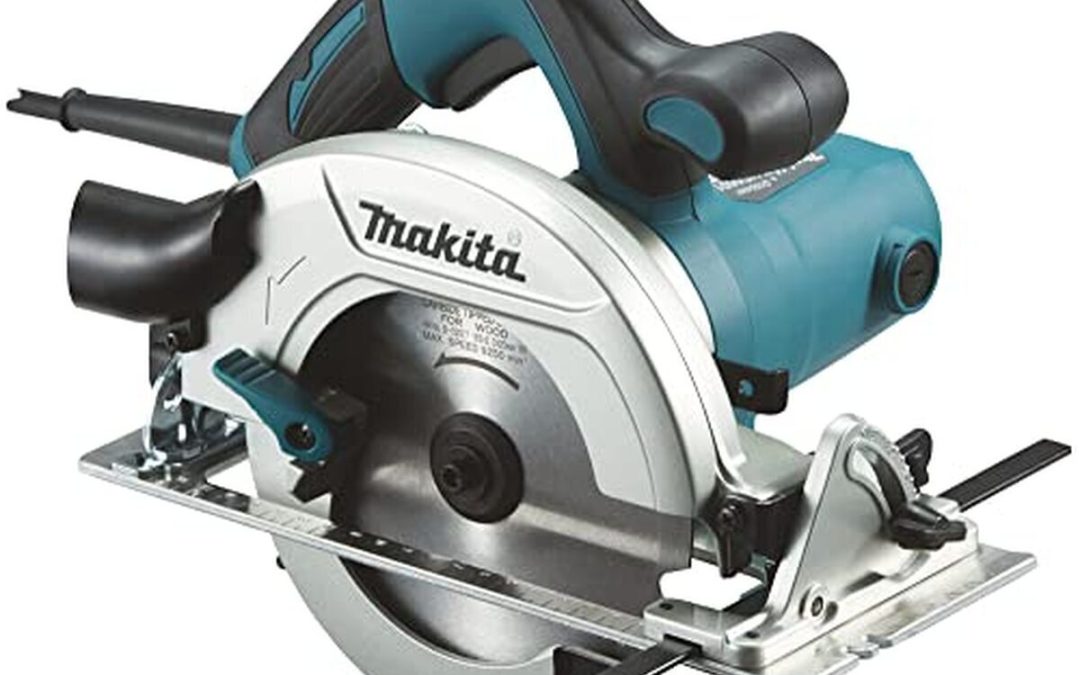 Test scie circulaire Makita HS6601J : puissance et précision
