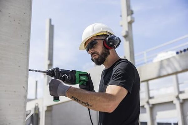 Découvrez notre analyse du perforateur HiKOKI DH26PC2 : puissance, efficacité et confort en un seul outil. Idéal pour tous vos travaux de perçage et de burinage.