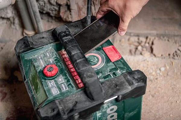 Découvrez notre analyse complète de la radio de chantier Metabo RC 12-18 BT Dab+ 32 W : ses fonctionnalités, avantages et pourquoi elle est incontournable pour vos projets de construction.