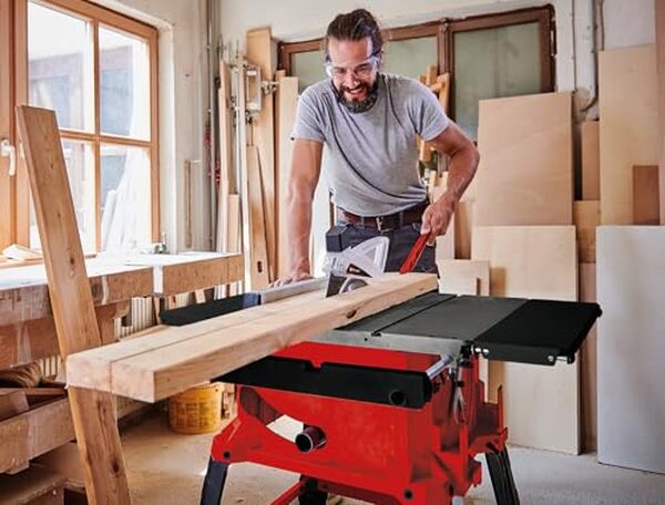 Découvrez notre test complet de la scie circulaire Einhell TC-TS 2225 U 2200 W : avis, performances et fonctionnalités détaillées pour vos projets de bricolage.