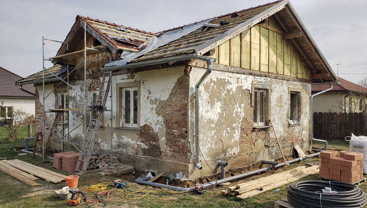 Les travaux incontournables : toiture, façade et assainissement