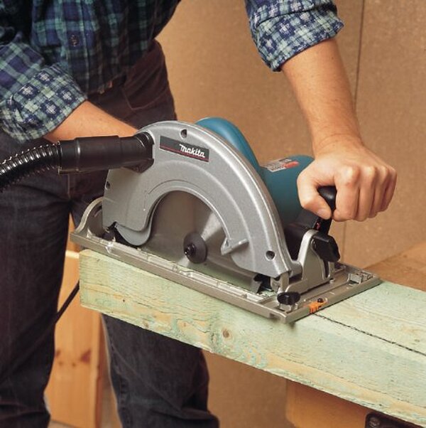 Découvrez notre test détaillé de la scie circulaire Makita 5903R 2026 W Ø 235 mm : performances, avantages et inconvénients pour bien choisir. 