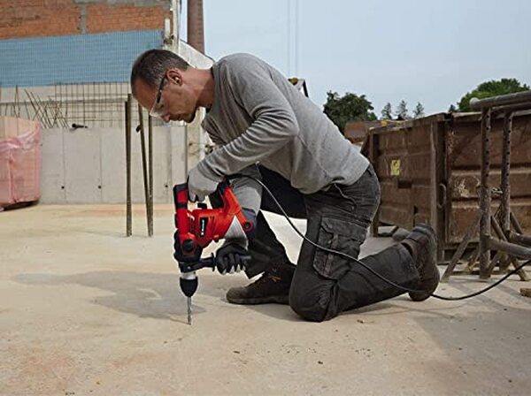 Découvrez notre test du marteau perforateur Einhell TH-RH 1600 : performances, puissance et solidité pour vos travaux de perçage et burinag. 
